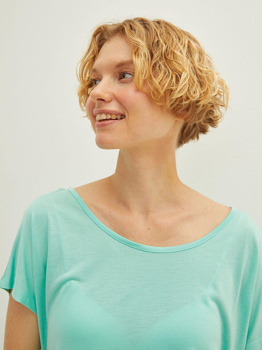 Ekru Bisiklet Yaka Baskılı Kısa Kollu Viskon Kadın Kaprili Pijama Takımı-3