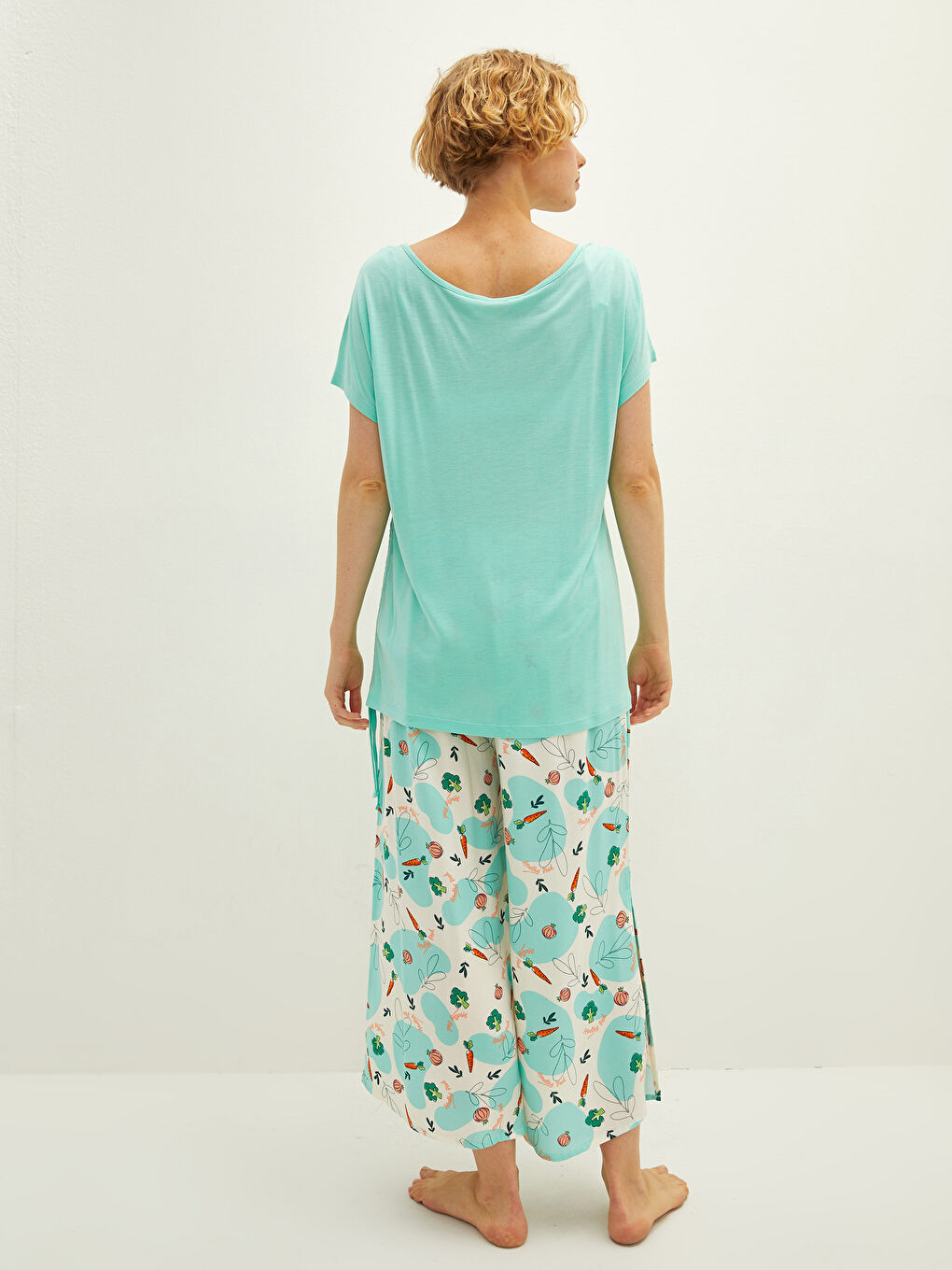 Ekru Bisiklet Yaka Baskılı Kısa Kollu Viskon Kadın Kaprili Pijama Takımı-4