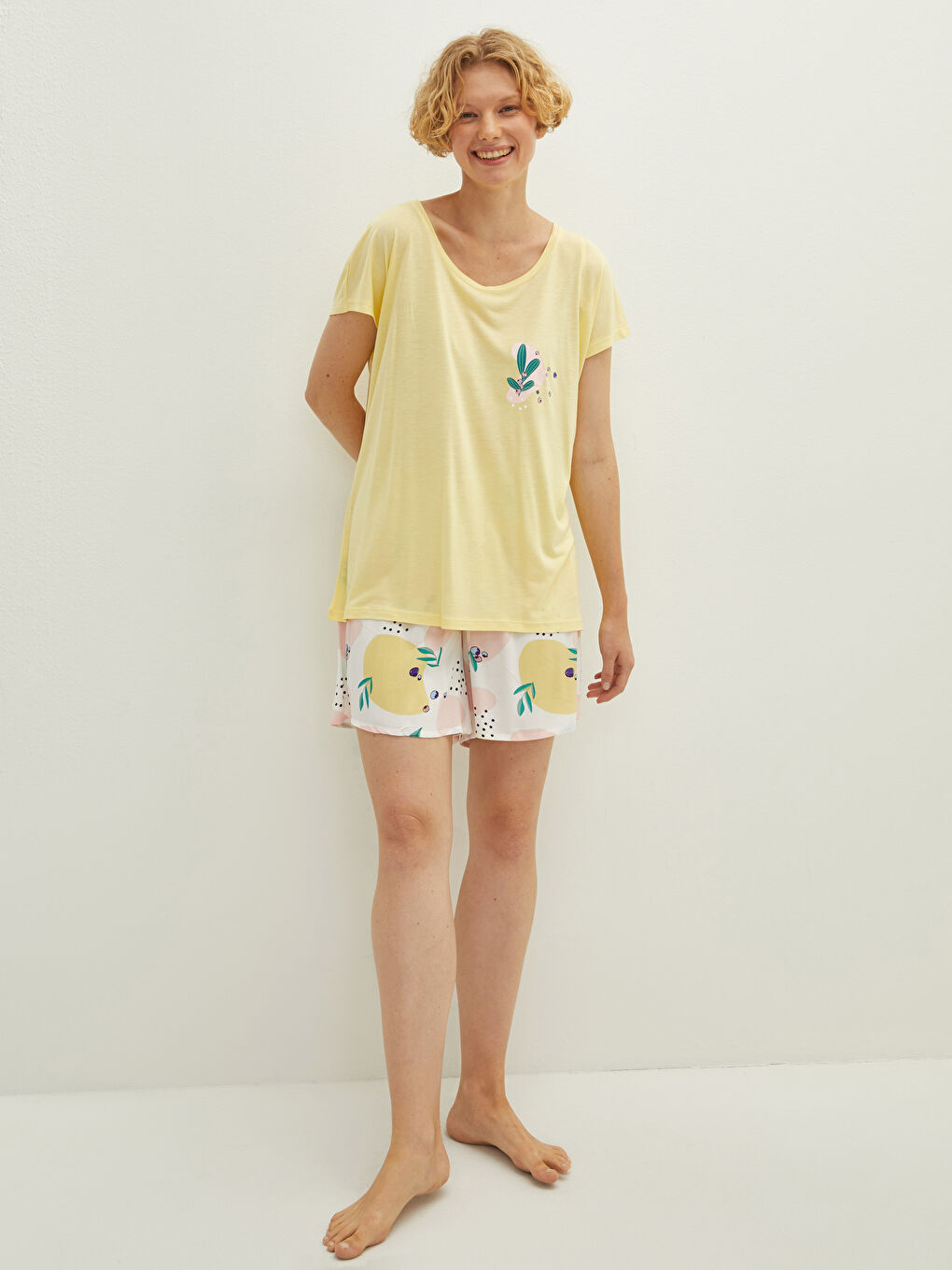 Ekru Bisiklet Yaka Baskılı Kısa Kollu Viskon Kadın Şortlu Pijama Takımı-2