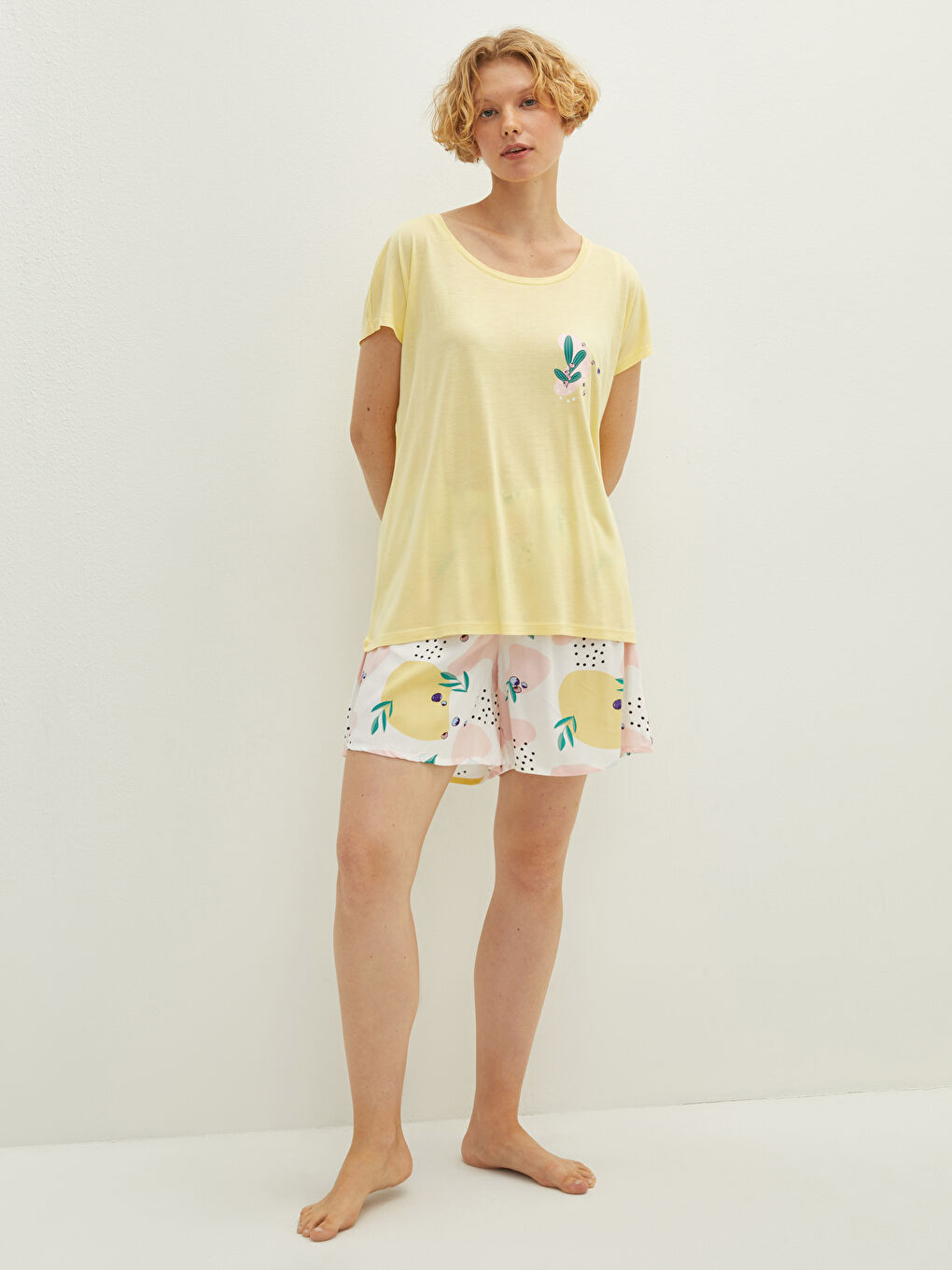 Ekru Bisiklet Yaka Baskılı Kısa Kollu Viskon Kadın Şortlu Pijama Takımı-3