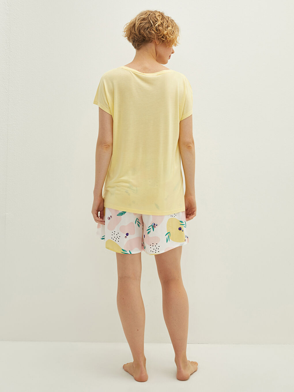 Ekru Bisiklet Yaka Baskılı Kısa Kollu Viskon Kadın Şortlu Pijama Takımı-4