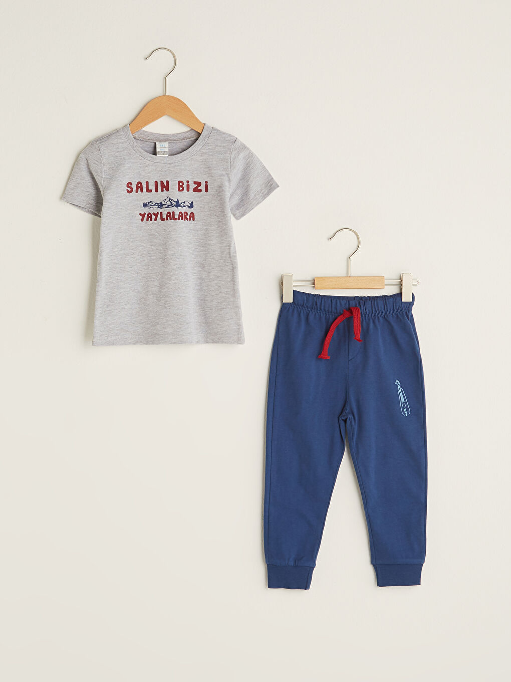 Gri Bisiklet Yaka Kısa Kollu Baskılı Erkek Bebek Tişört ve Jogger Pantolon 2'li Takım