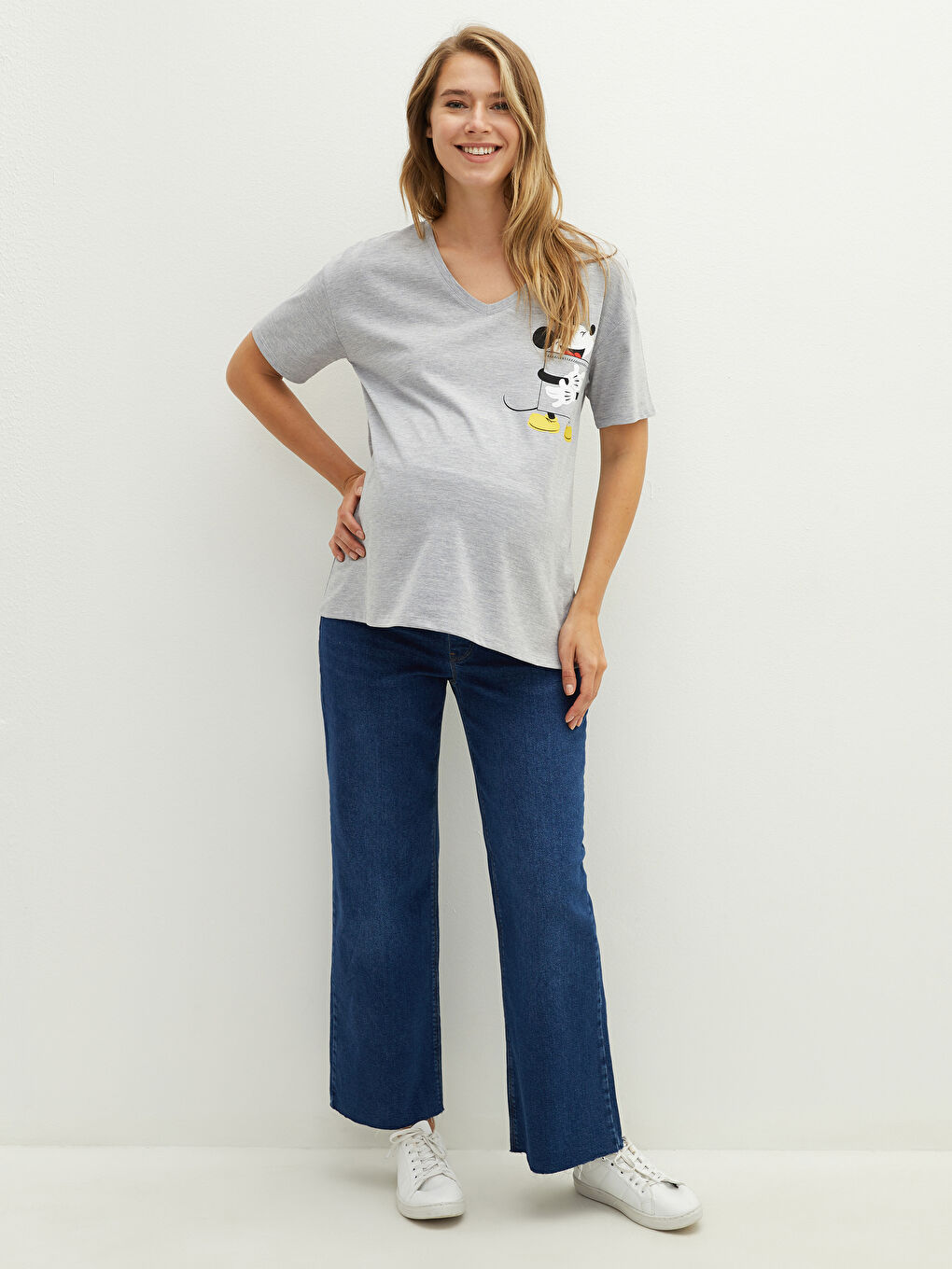 LCWAIKIKI Maternity V Neck Mickey Mouse Printed Short Sleeve Pregnant T-shirt -S1JN06Z8-LAL