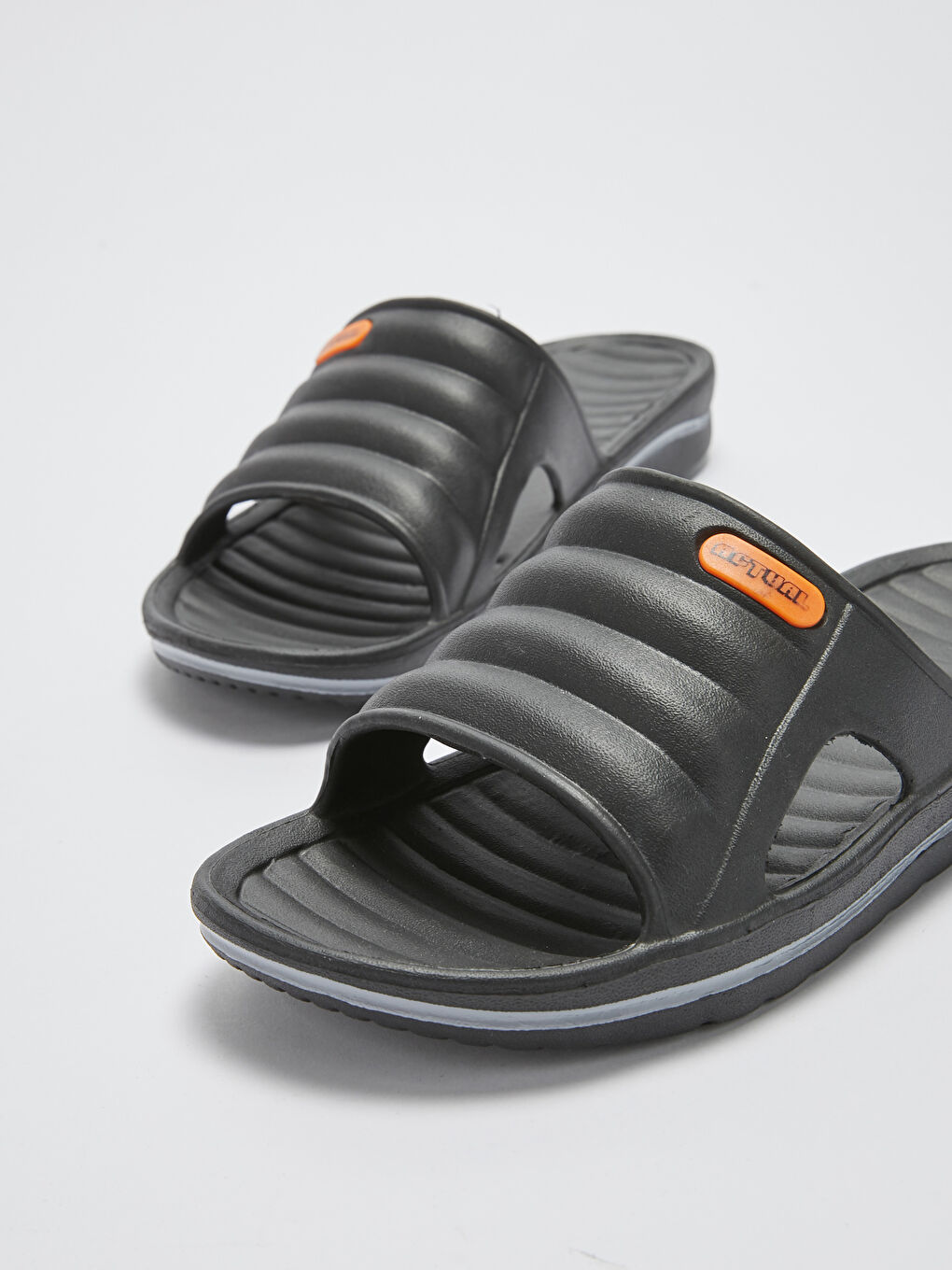 Siyah Tek Bantlı Erkek Terlik-4