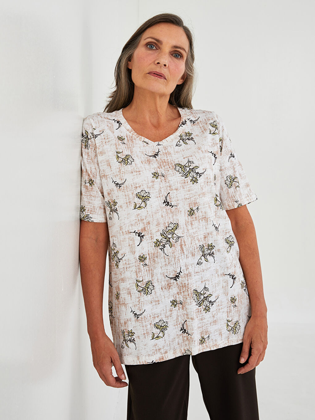 T-shirt en coton à manches courtes à col rond et motif floral-1