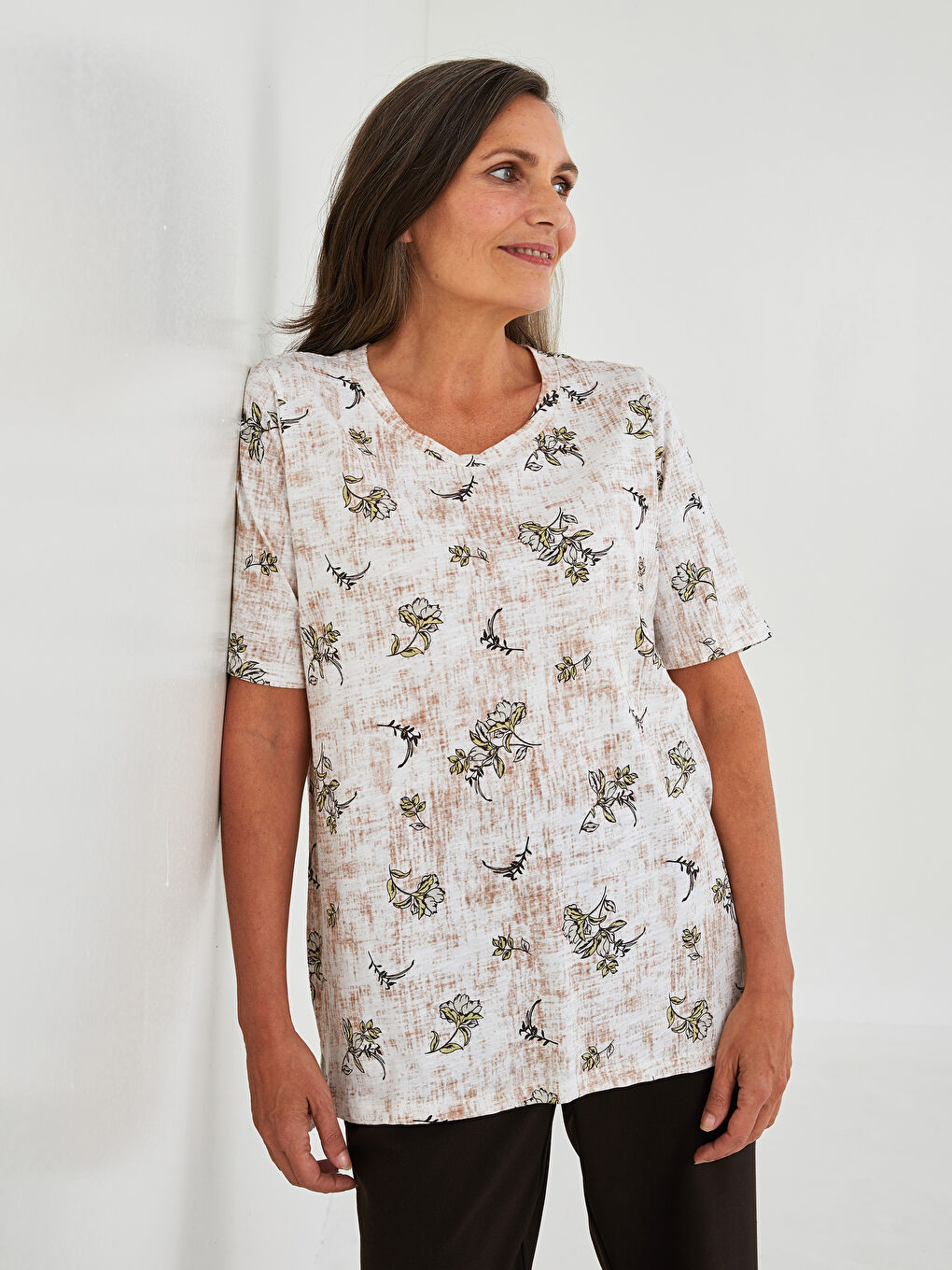 T-shirt en coton à manches courtes à col rond et motif floral-2