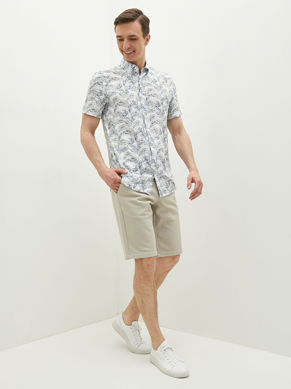 Bej Standart Kalıp Bermuda Erkek Şort