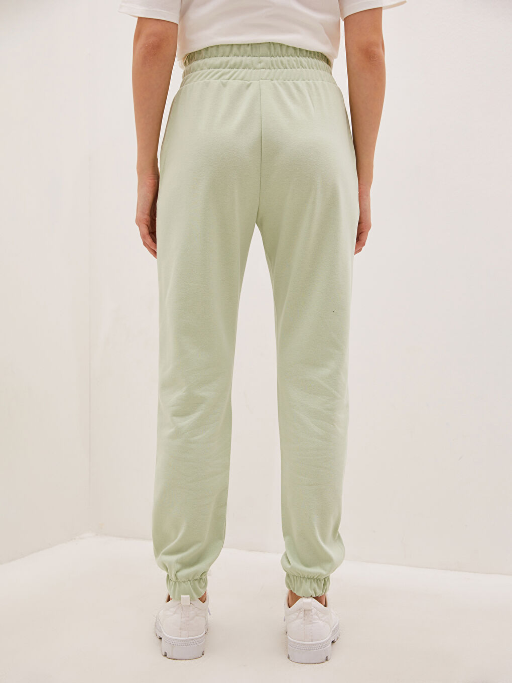 LCW Vision Women's Ripped Detailed Sweatpants with Elastic Waist and Pockets -S1JO10Z8-FYU