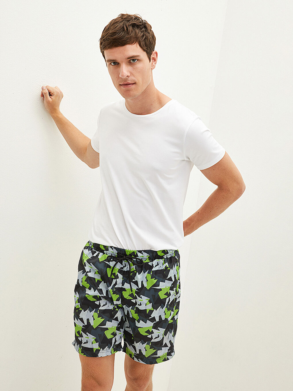 Antrasit Diz Hizası Boy Desenli Erkek Deniz Şortu