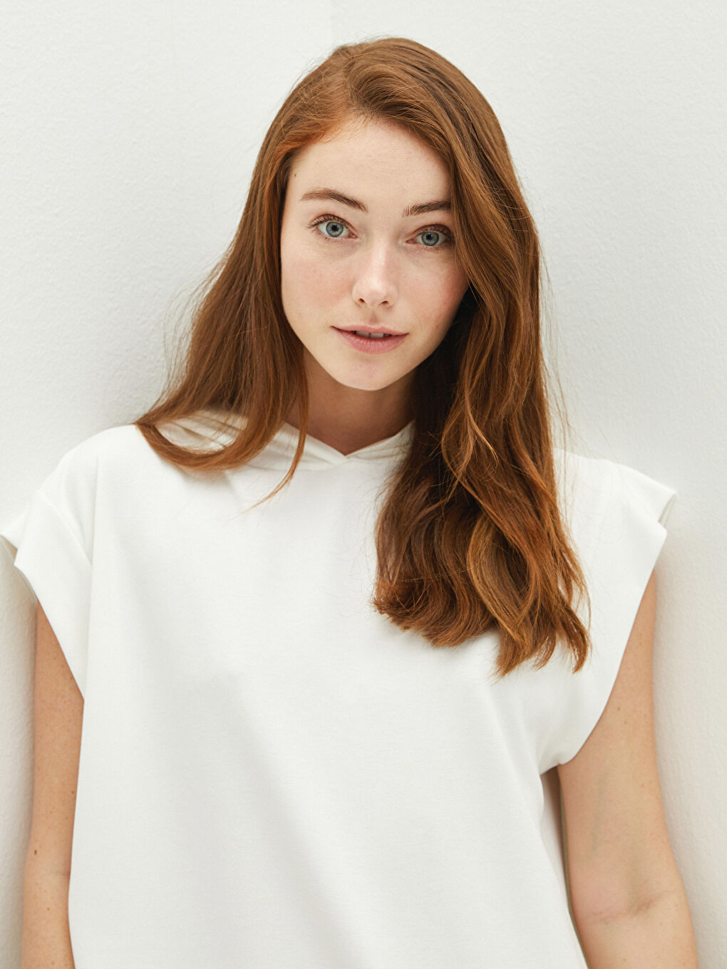 Ekru Kadın Kapüşon Yaka Düz Kolsuz Tişört-8