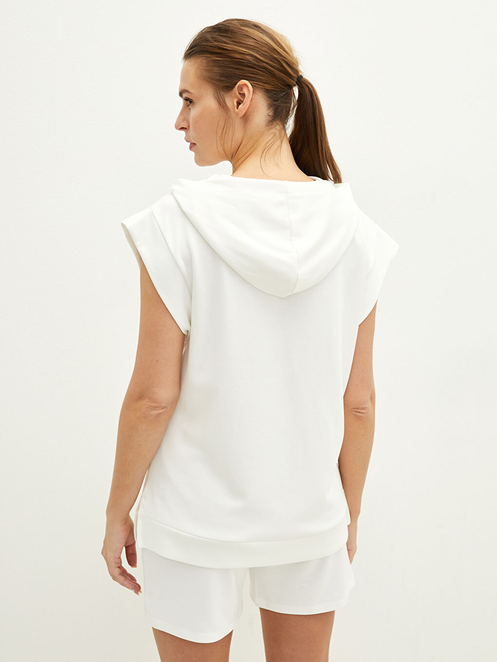 Ekru Kadın Kapüşon Yaka Düz Kolsuz Tişört-5