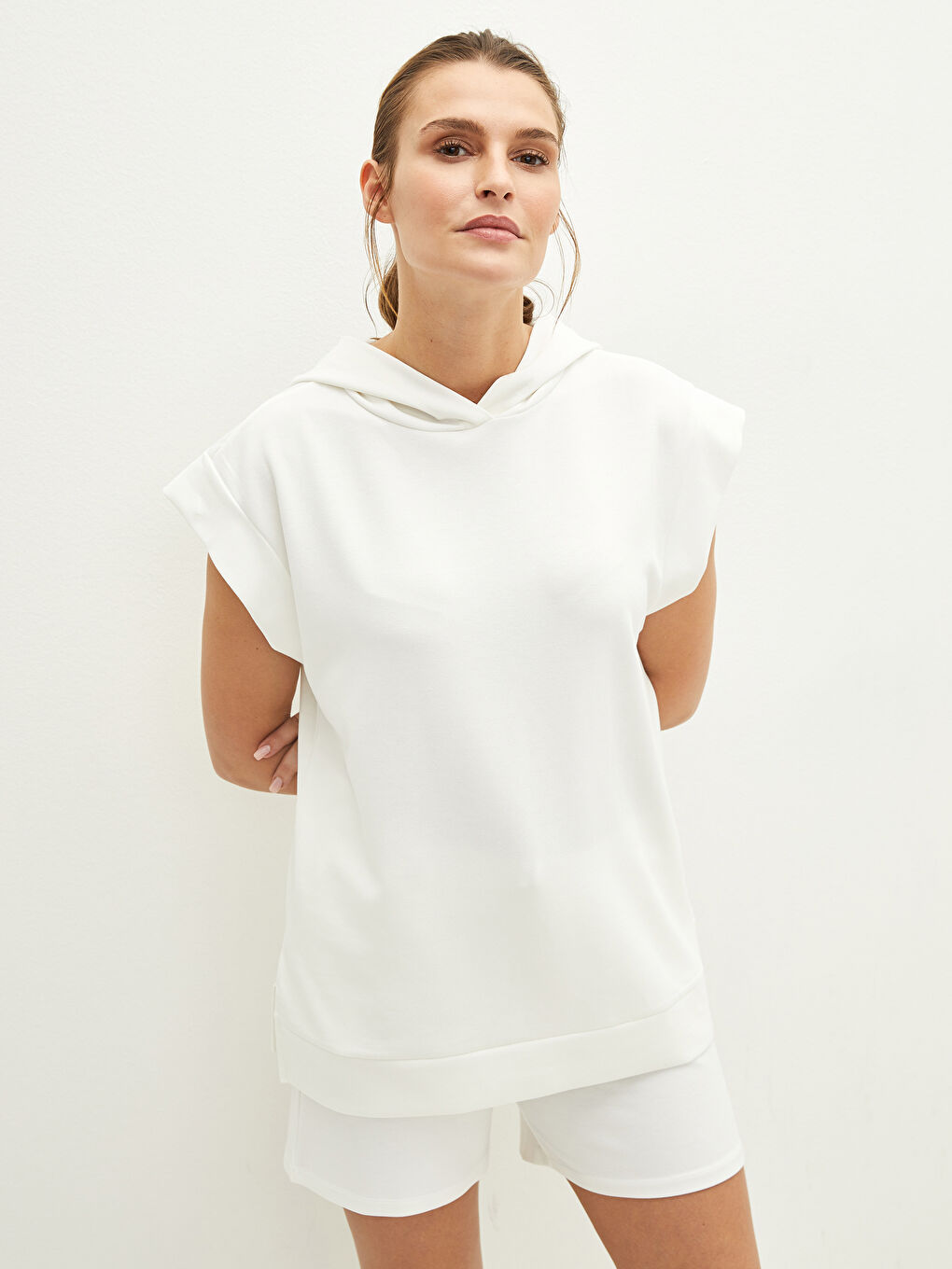 Ekru Kadın Kapüşon Yaka Düz Kolsuz Tişört