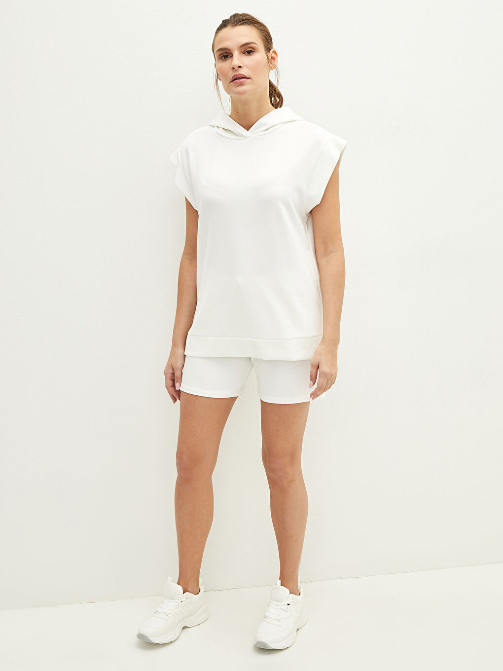 Ekru Kadın Kapüşon Yaka Düz Kolsuz Tişört-3