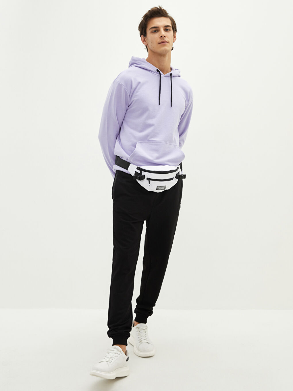 Beyaz Etiket Detaylı Erkek Bel Çantası-1