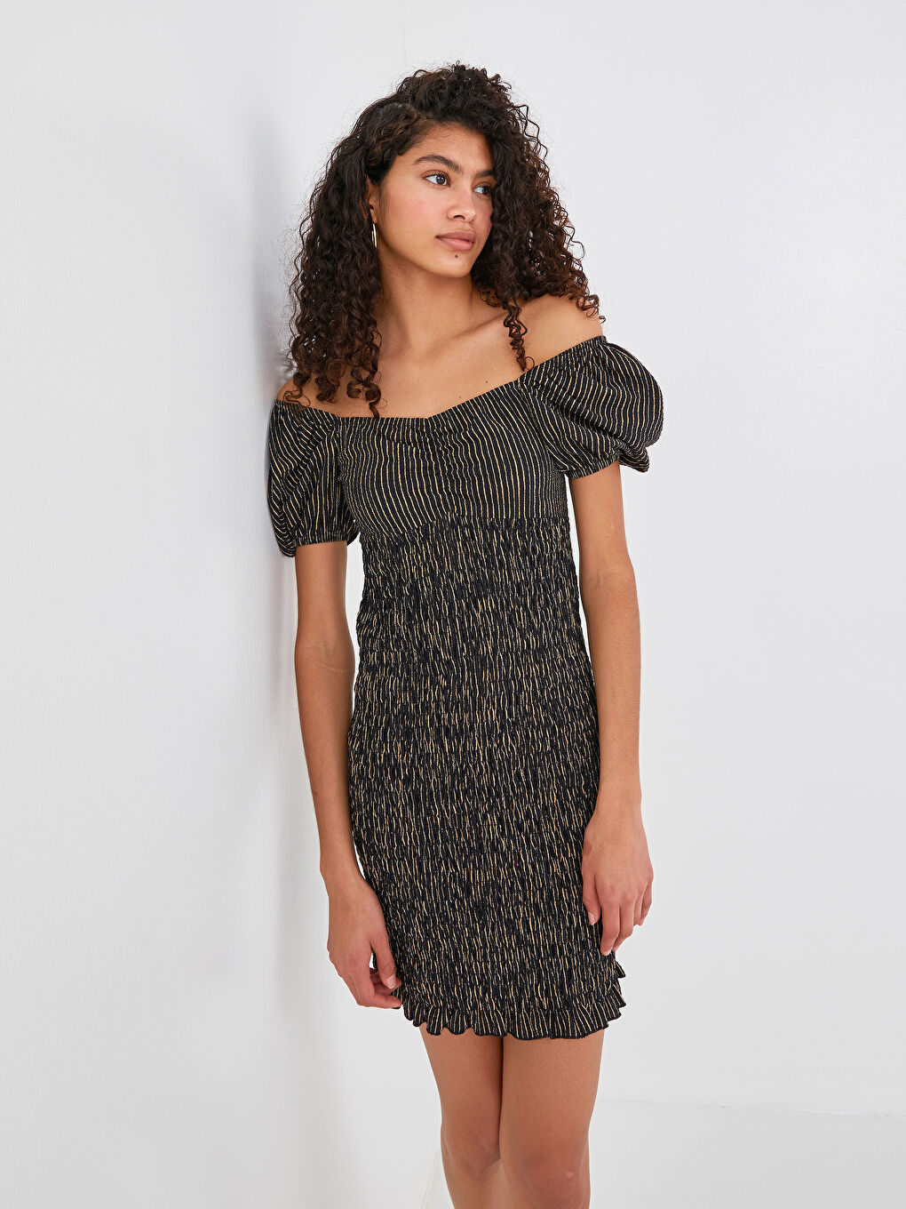 Siyah Desenli Kısa Kollu Krinkle Kumaş Kadın Elbise-1