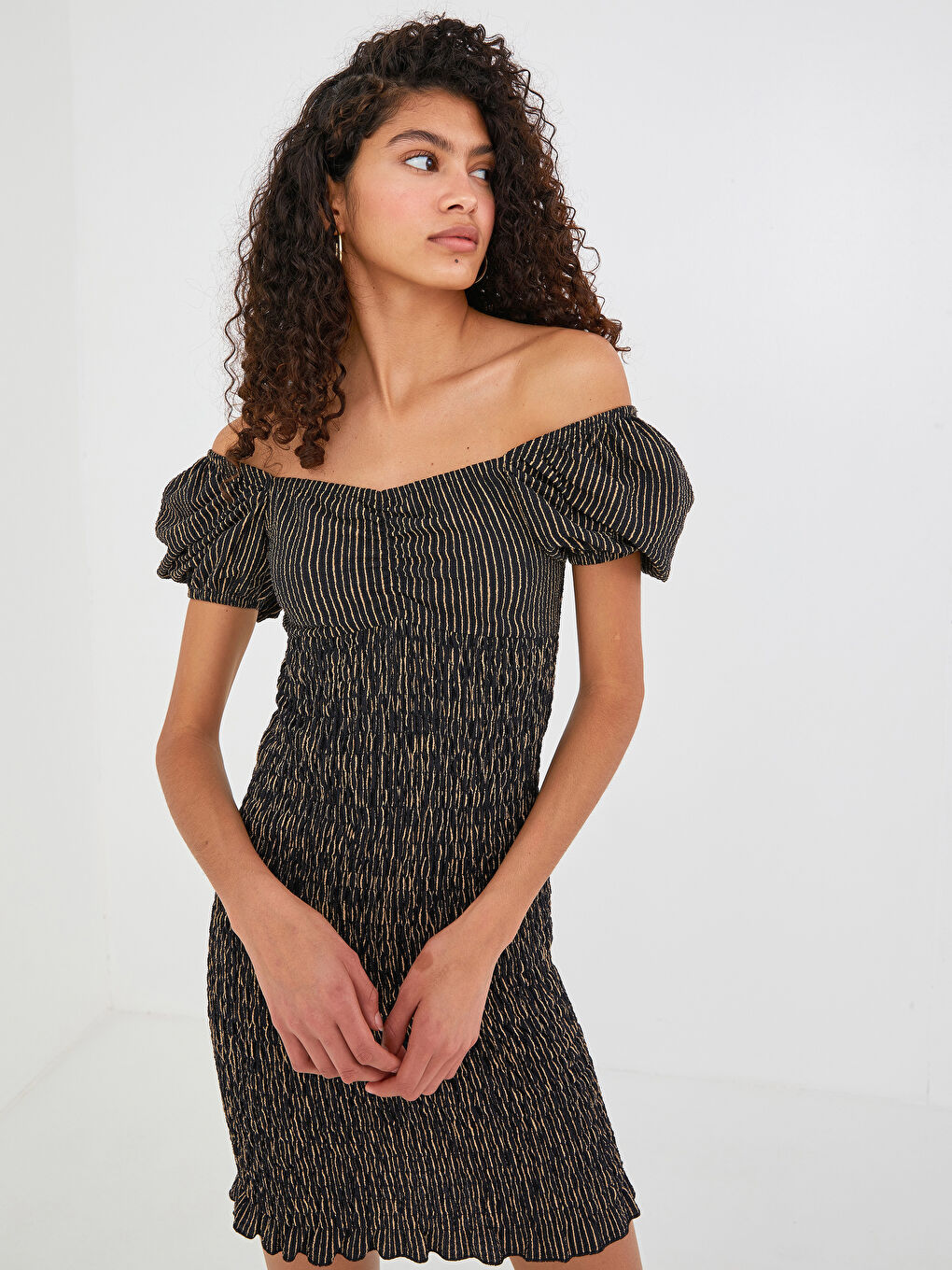 Siyah Desenli Kısa Kollu Krinkle Kumaş Kadın Elbise