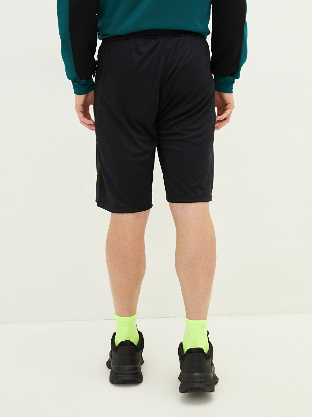 Siyah Standart Kalıp Aktif Spor Erkek Şort-4