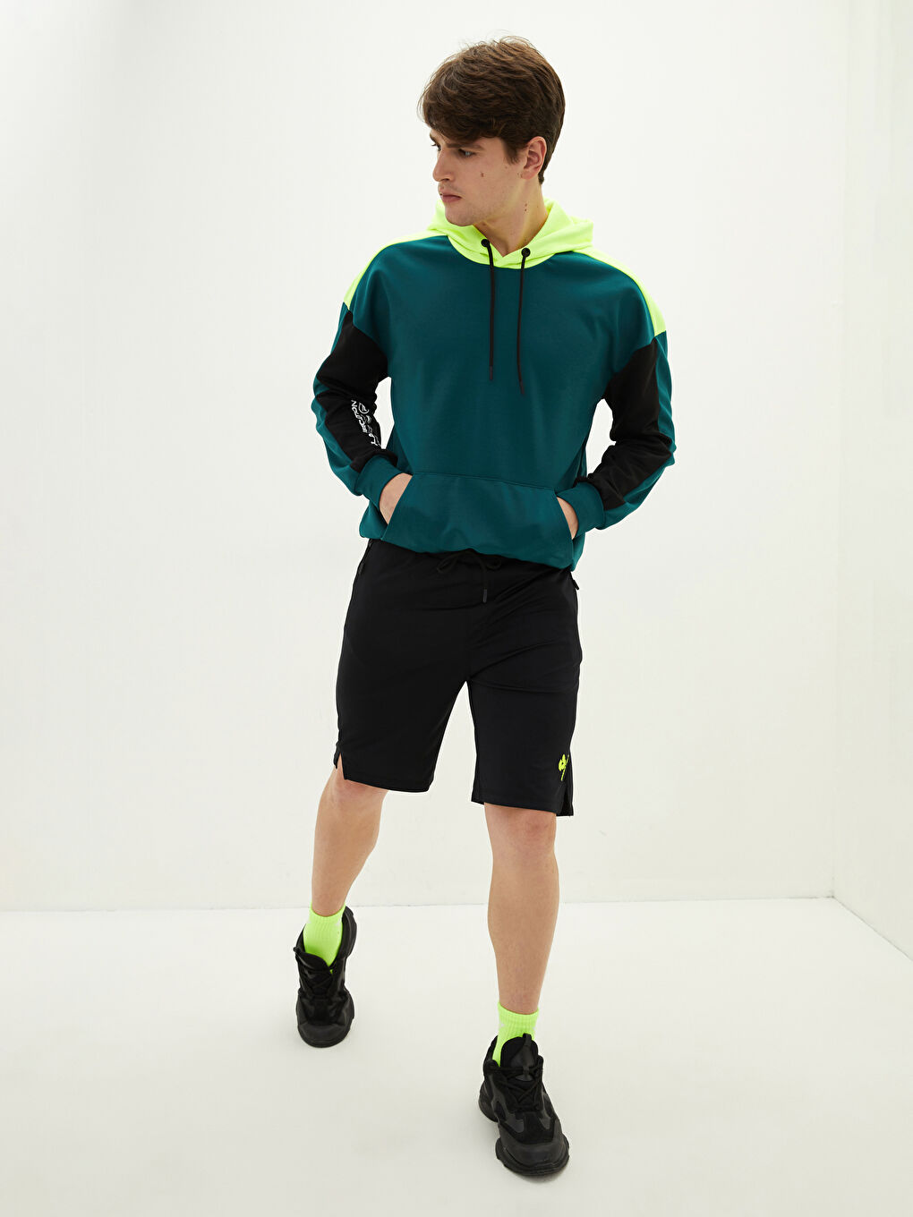 Siyah Standart Kalıp Aktif Spor Erkek Şort