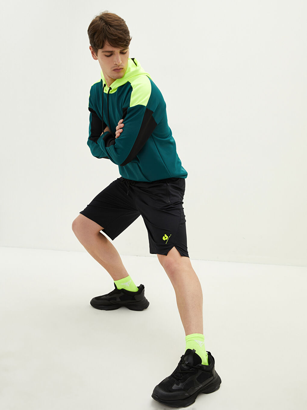 Siyah Standart Kalıp Aktif Spor Erkek Şort-1