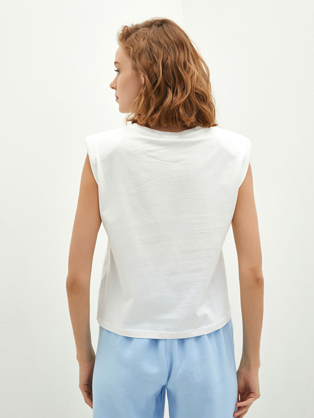 Beyaz Kadın Bisiklet Yaka Kolsuz Düz Bluz-4