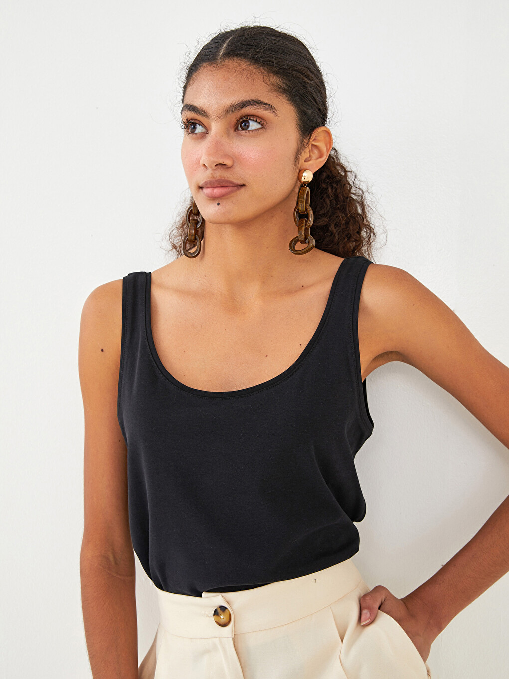 Female U Neck Strapped Straight Athlete-2