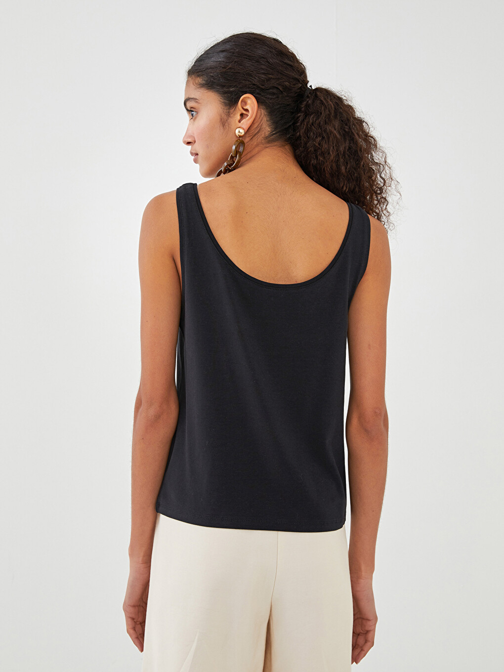 Female U Neck Strapped Straight Athlete-5