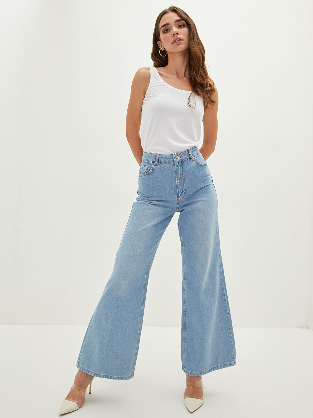 Beyaz Kadın U Yaka Askılı Düz Atlet-4