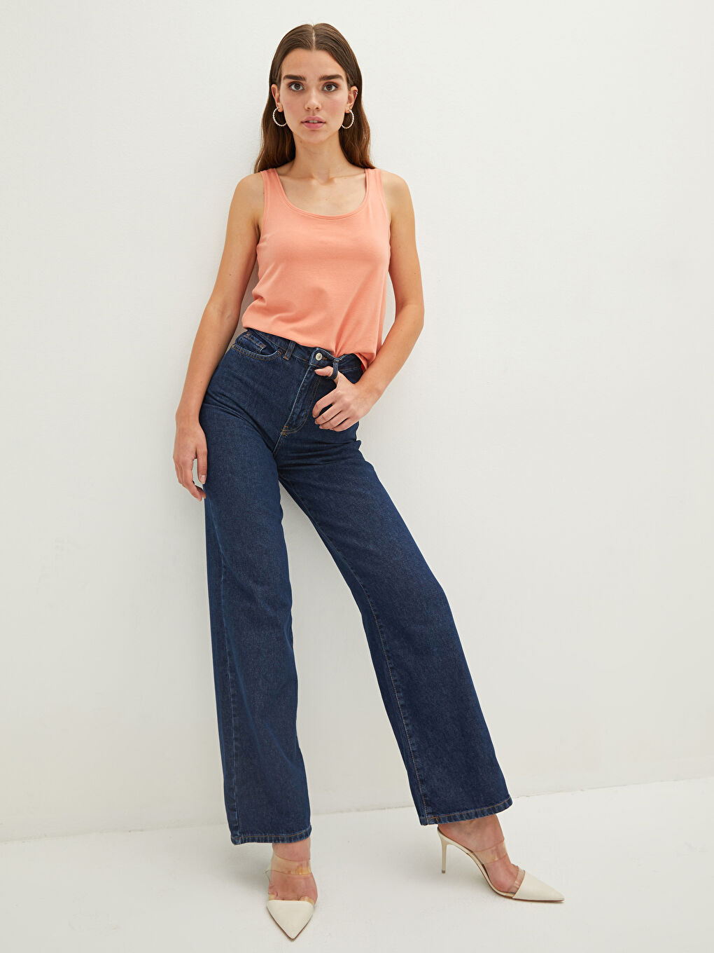 فيست رياضي بحمّالات بياقة على شكل حرف U للنساء-4