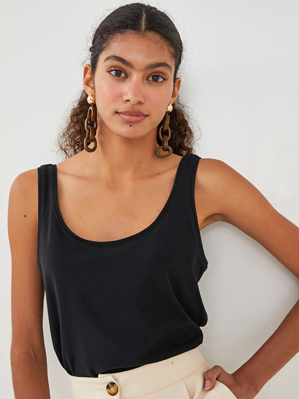 Female U Neck Strapped Straight Athlete
