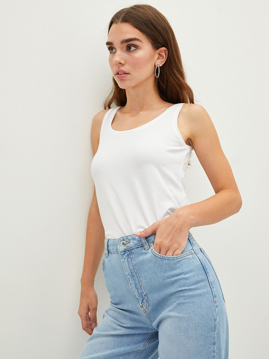 Beyaz Kadın U Yaka Askılı Düz Atlet