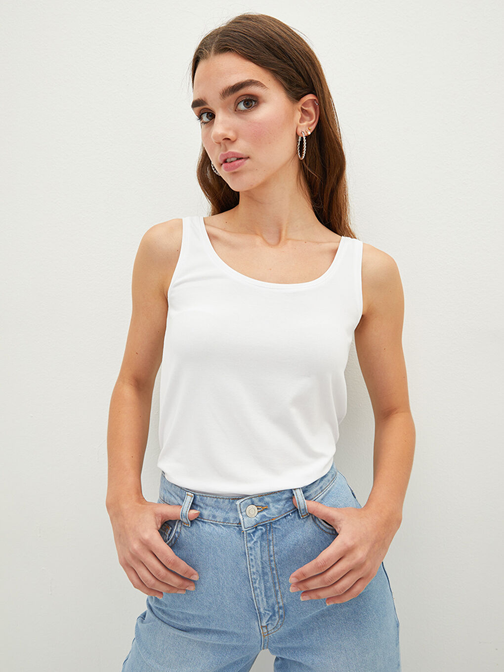 Beyaz Kadın U Yaka Askılı Düz Atlet-1