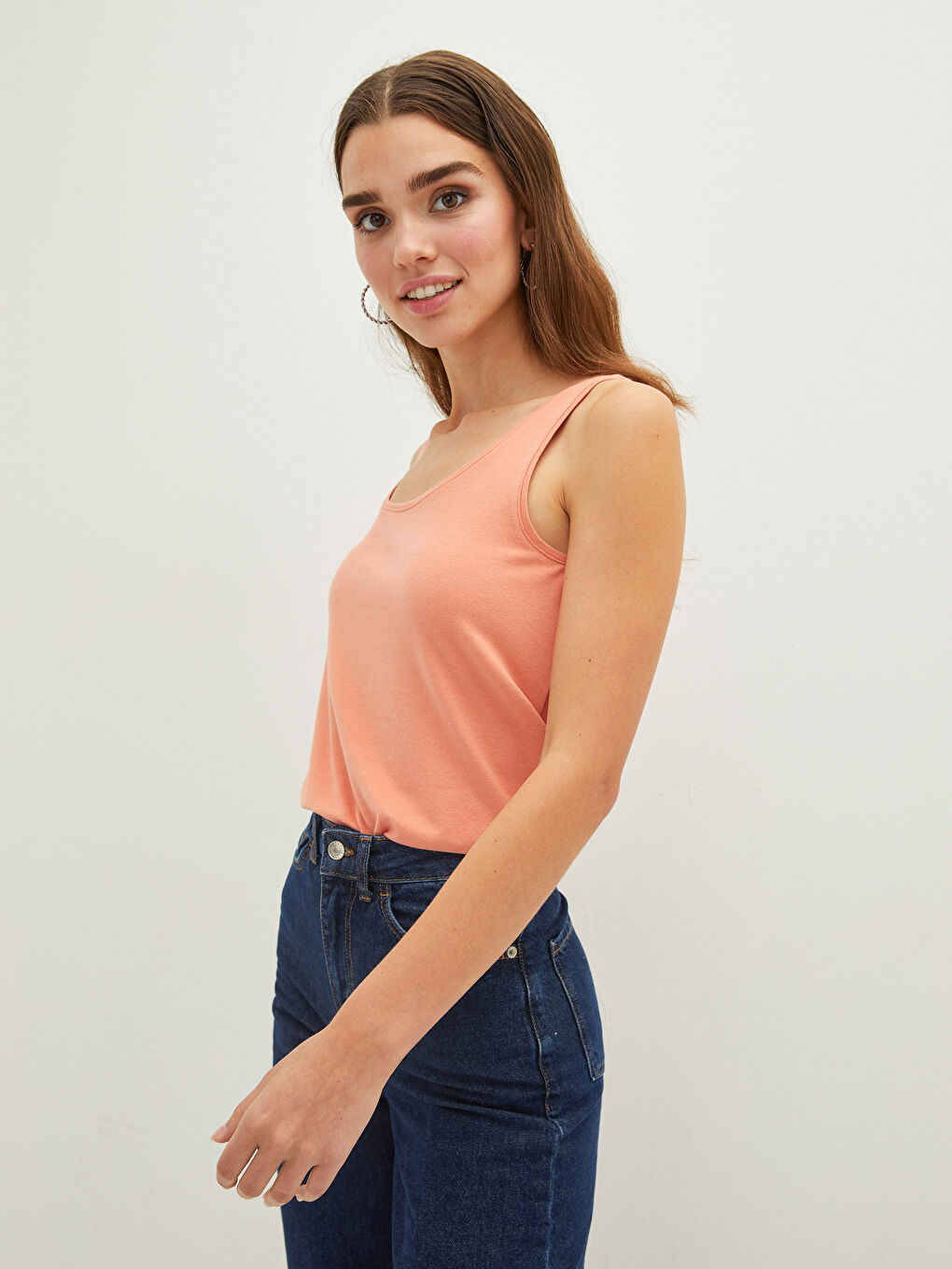 فيست رياضي بحمّالات بياقة على شكل حرف U للنساء-1