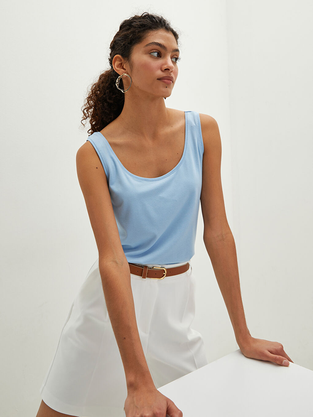 فيست رياضي بحمّالات بياقة على شكل حرف U للنساء-5