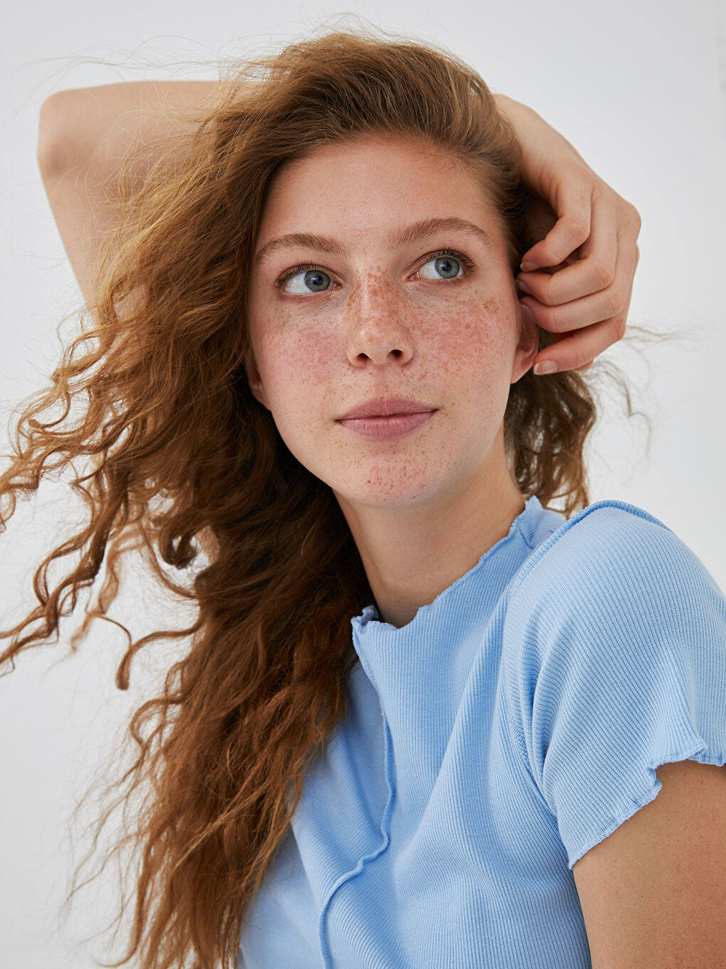 تيشيرت قصير برقبة دائرية وأكمام قصيرة للسيدات-3