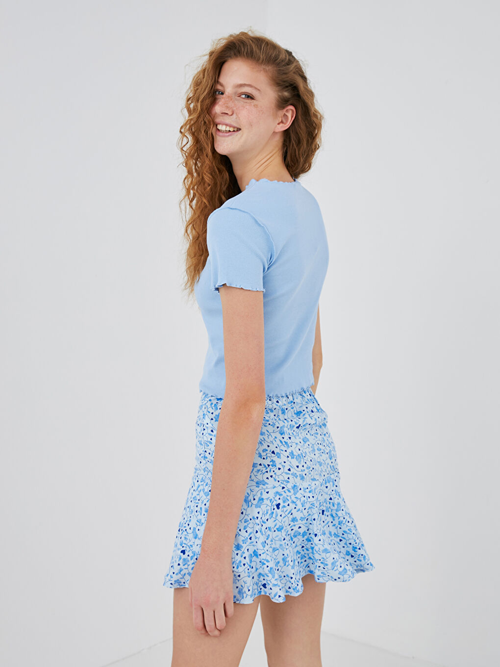 تيشيرت قصير برقبة دائرية وأكمام قصيرة للسيدات-5