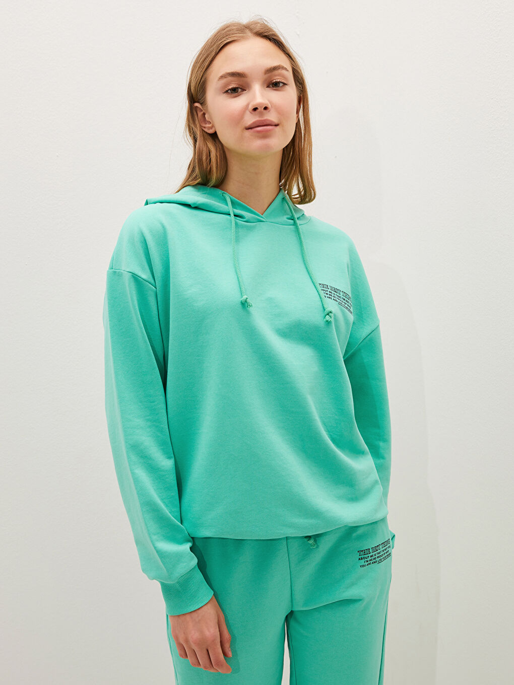 Yeşil Kapüşon Yaka Baskılı Uzun Kollu Kadın Sweatshirt-1