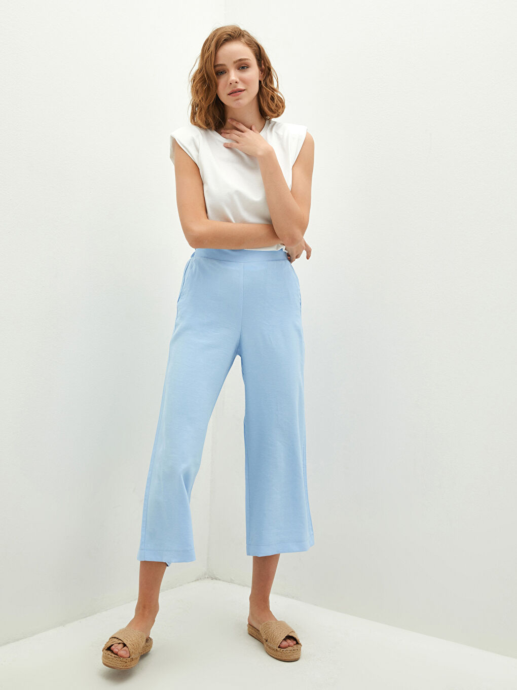 Mavi Beli Lastikli Rahat Kalıp Düz Cep Detaylı Kadın Kapri-2