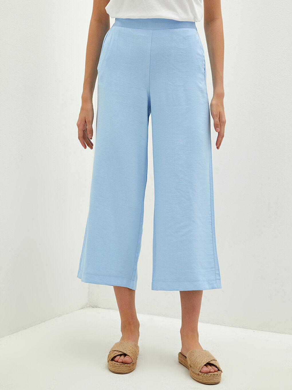 Mavi Beli Lastikli Rahat Kalıp Düz Cep Detaylı Kadın Kapri-3