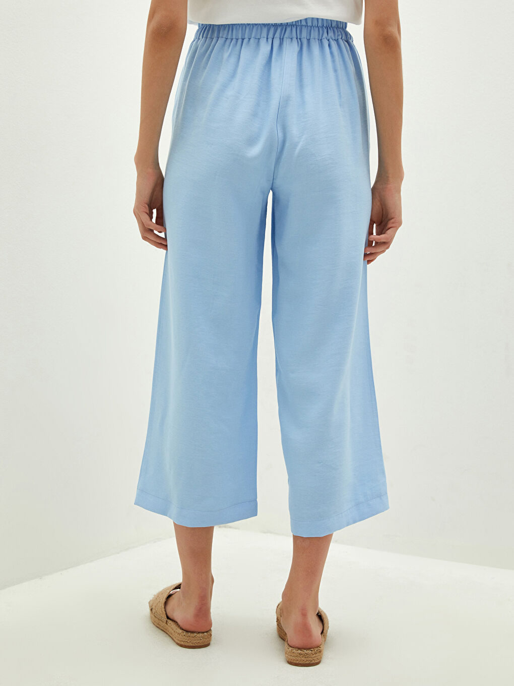 Mavi Beli Lastikli Rahat Kalıp Düz Cep Detaylı Kadın Kapri-4