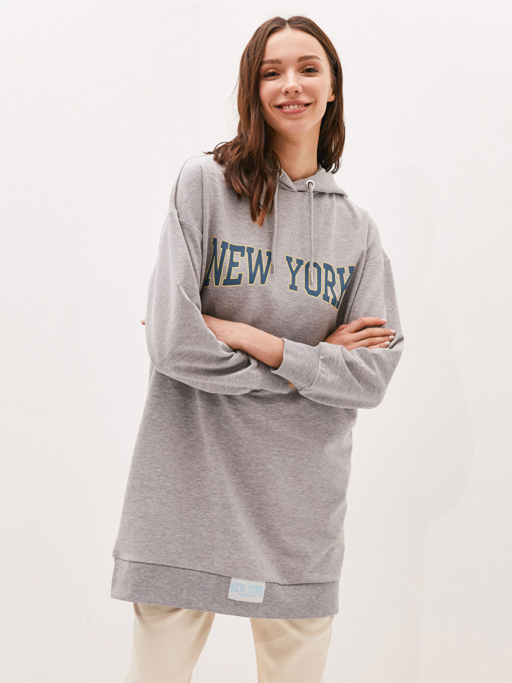 Gri Kapüşon Yaka Baskılı Uzun Kollu Kadın Sweatshirt Tunik-4