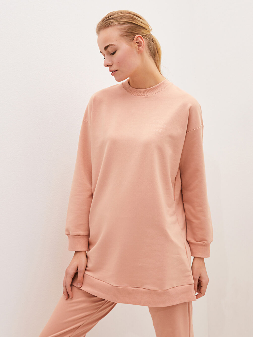 تونيك كنزة رياضية برقبة دائرية مطبوع بأكمام طويلة للسيدات-1