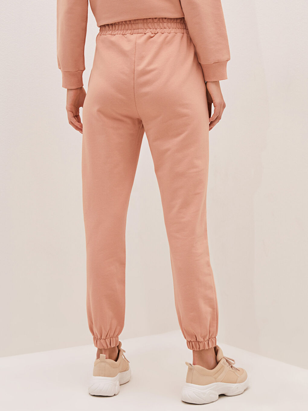 Женские спортивные штаны с резинкой на талии и деталями карманов-3