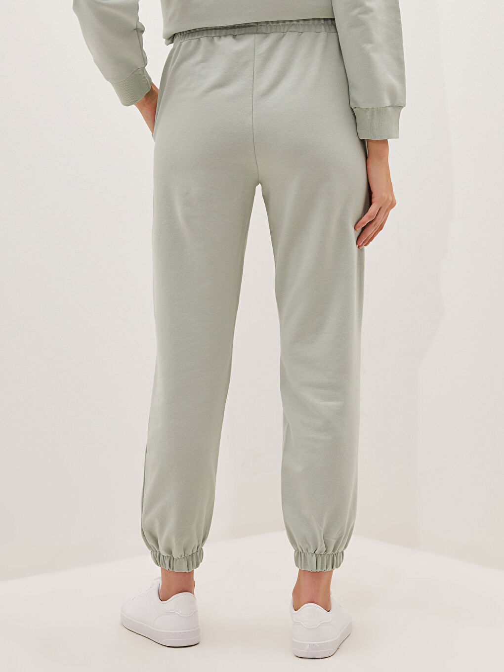 Женские спортивные штаны с резинкой на талии и деталями карманов-3