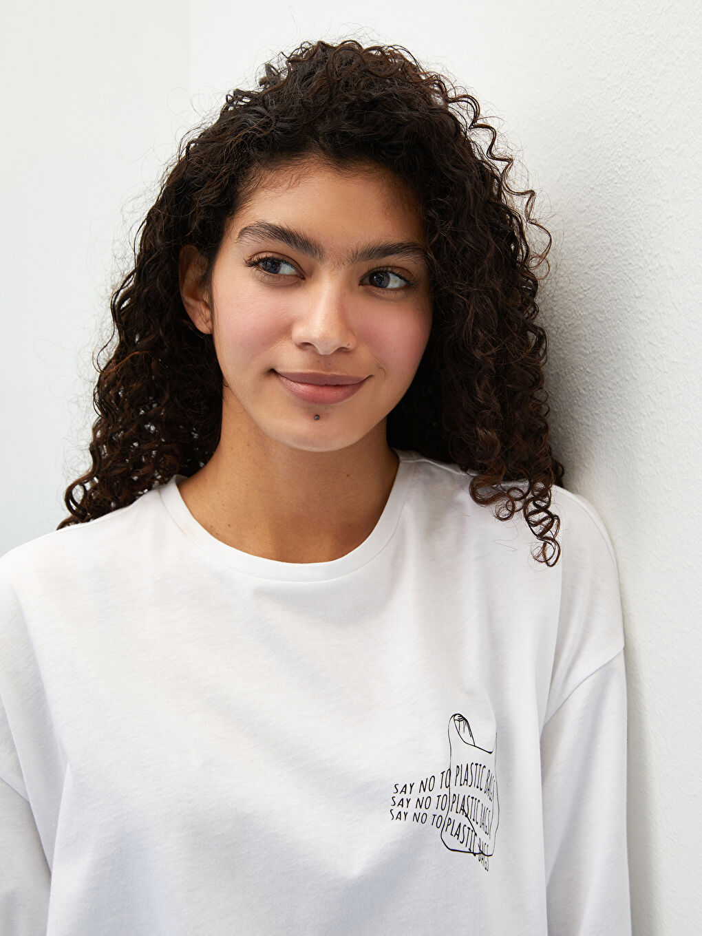 Beyaz Bisiklet Yaka Baskılı Kısa Kollu Kadın Tişört-4