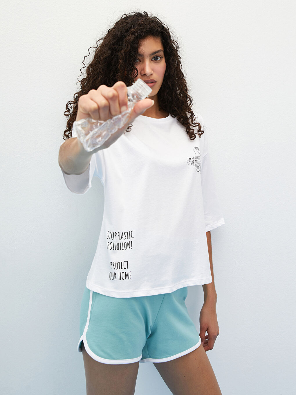 Beyaz Bisiklet Yaka Baskılı Kısa Kollu Kadın Tişört