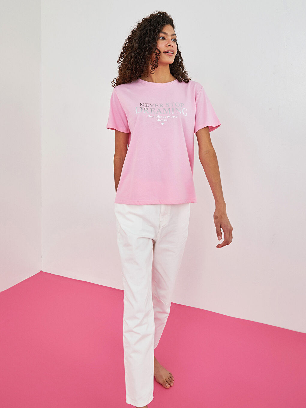 Pembe Bisiklet Yaka Baskılı Kısa Kollu Pamuklu Kadın Tişört-4