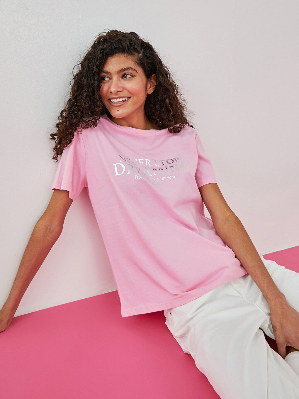 Pembe Bisiklet Yaka Baskılı Kısa Kollu Pamuklu Kadın Tişört-1