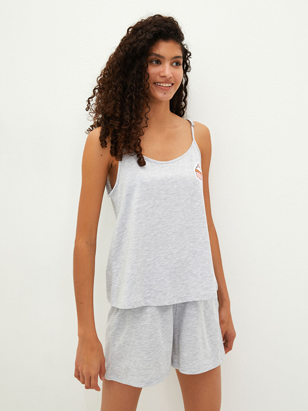 Gri U Yaka İp Askılı Baskılı Kadın Şortlu Pijama Takımı-1