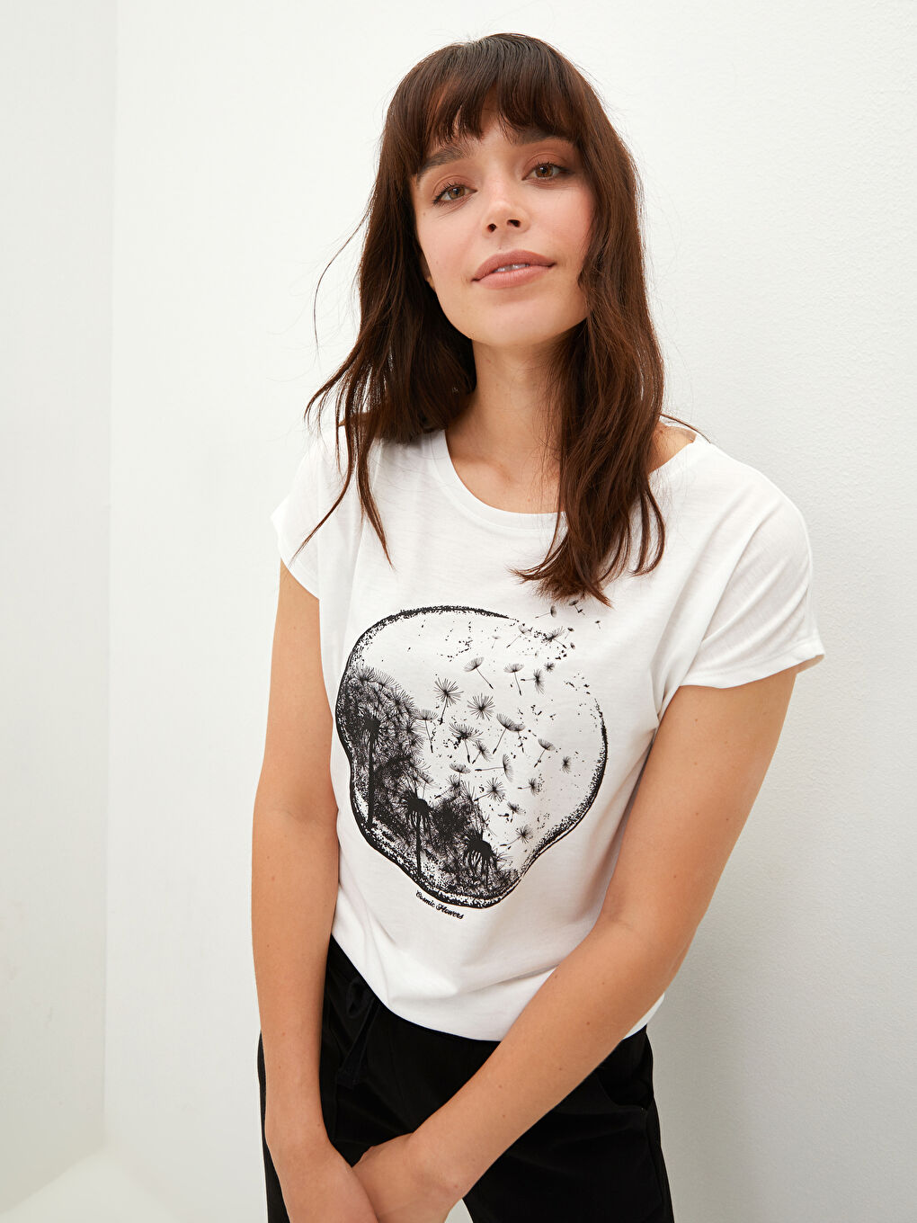 Ekru Bisiklet Yaka Baskılı Kısa Kollu Kadın Tişört-1