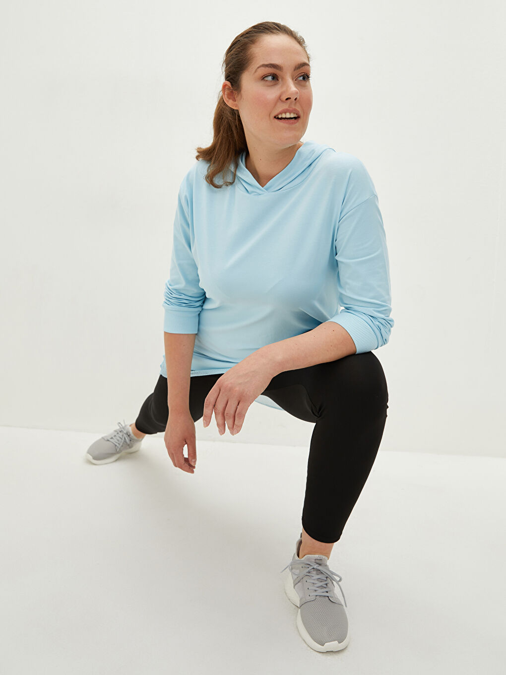 Mavi Kapüşon Yaka File Detaylı Uzun Kollu Kadın Tunik